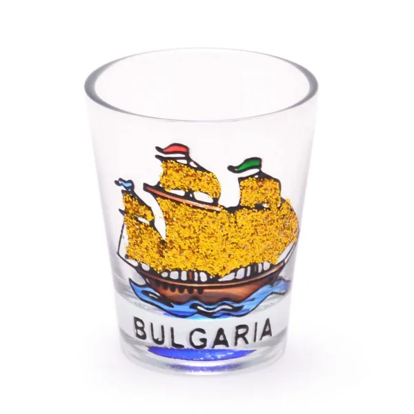 Сувенирна стъклена чаша - шот, декорирана с кораб. Височина - 5.8 см.